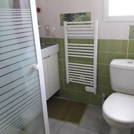 La Maison Familiale Homestay *