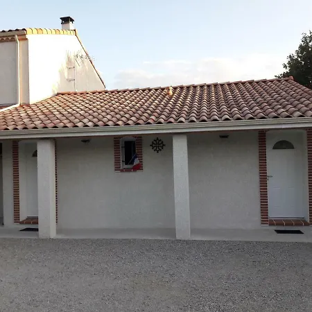 La Maison Familiale Homestay *